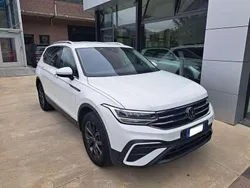 Pure white Usata 2022 VW Tiguan Allspace Life SUV | 29.900 €
