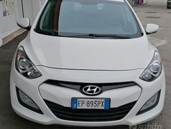 Bianco Usata 2013 Hyundai i30 Due volumi | 5900 € (Buon prezzo)