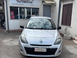 Grigio Usata 2011 Renault Clio II Dynamique Tre volumi | 3500 € (Buon prezzo)