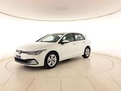 Pure white Usata 2022 VW Golf VIII Life Tre volumi | 19.500 € (Ottimo prezzo)