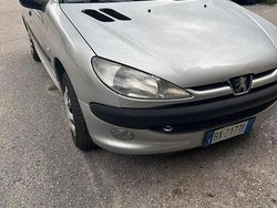 Grigio Usata 2002 Peugeot 206 Tre volumi | 1800 € (Buon prezzo)