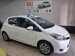 Bianco Usata 2013 Toyota Yaris Tre volumi | 4999 € (Buon prezzo)