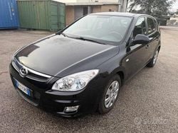 Nero Usata 2007 Hyundai i30 Tre volumi | 2950 € (Buon prezzo)