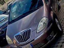 Marrone Usata 2007 Lancia Musa Monovolume | 3200 € (Buon prezzo)