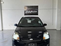 Nero Usata 2008 Ford Fiesta Titanium Tre volumi | 2200 € (Buon prezzo)