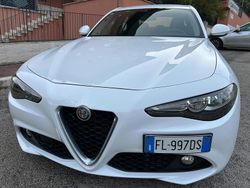 Bianco Usata 2017 Alfa Romeo Giulia Tre volumi | 13.900 € (Ottimo prezzo)