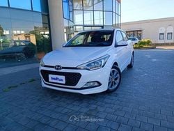 Bianco Usata 2016 Hyundai i20 Comfort Tre volumi | 8300 € (Buon prezzo)