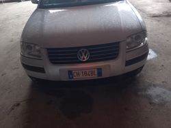 Grigio Usata 2003 VW Passat Tre volumi | 2300 € (Cara)