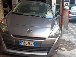 Oro Usata 2010 Renault Clio II Luxe Tre volumi | 4200 € (Buon prezzo)