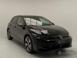Nero Usata 2024 VW Golf VIII Life Tre volumi | 29.500 € (Buon prezzo)
