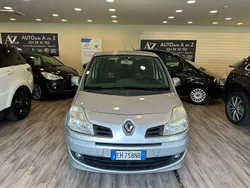 Argento Usata 2011 Renault Modus Monovolume | 4400 € (Molto cara)