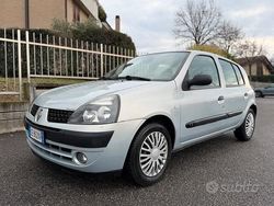Argento Usata 2003 Renault Clio II Tre volumi | 1800 € (Buon prezzo)