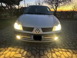 Grigio Usata 2004 Renault Clio II Due volumi | 1100 € (Buon prezzo)