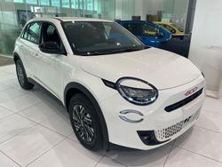 Bianco Nuova 2025 Fiat 600E Red SUV | 18.150 € (Super prezzo)