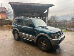 Verde Usata 2001 Mitsubishi Pajero SUV | 5000 €