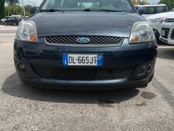 Nero Usata 2007 Ford Fiesta Ghia Due volumi | 2499 € (Buon prezzo)