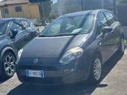 Grigio Usata 2017 Fiat Punto Street Due volumi | 9900 € (Molto cara)
