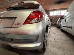 Grigio Usata 2011 Peugeot 207 Tre volumi | 3300 € (Buon prezzo)