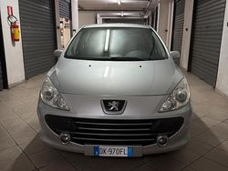 Grigio Usata 2007 Peugeot 307 Tre volumi | 4000 € (Molto cara)
