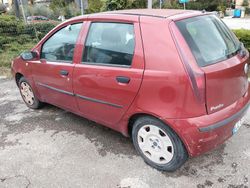 Rosso Usata 2005 Fiat Punto Due volumi | 400 €