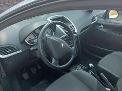 Blu/azzurro Usata 2011 Peugeot 207 Tre volumi | 3500 € (Buon prezzo)