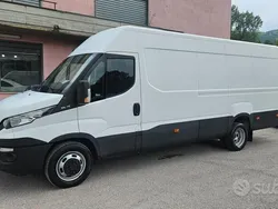 Bianco Usata 2018 Iveco Daily Tre volumi | 20.999 € (Buon prezzo)