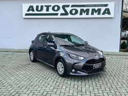 Grigio Usata 2020 Toyota Yaris Hybrid Business Edition Tre volumi | 16.300 € (Ottimo prezzo)