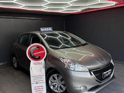 Oro Usata 2014 Peugeot 208 Allure Due volumi | 6800 € (Buon prezzo)
