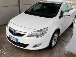 Bianco Usata 2010 Opel Astra Tre volumi | 3000 € (Ottimo prezzo)