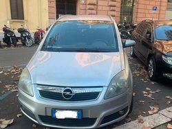 Grigio Usata 2007 Opel Zafira Monovolume | 2000 € (Buon prezzo)