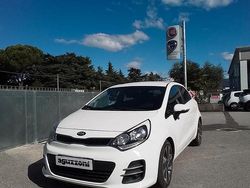 Bianco Usata 2015 Kia Rio Tre volumi | 8900 € (Molto cara)