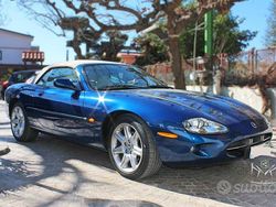 Blu Usata 1997 Jaguar XK8 Cabrio | 26.400 € (Cara)