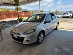 Argento Usata 2004 Renault Clio II Authentique Tre volumi | 1999 € (Buon prezzo)