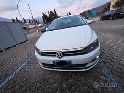 Bianco Usata 2017 VW Polo Comfortline Tre volumi | 8800 € (Buon prezzo)