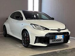 Bianco Usata 2024 Toyota Yaris Tre volumi | 51.900 €
