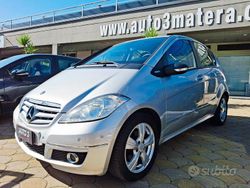 Grigio Usata 2010 Mercedes A180 Elegance Tre volumi | 4900 € (Buon prezzo)