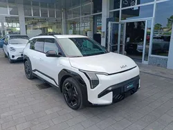 Ivory silver matte Nuova 2025 Kia EV3 2 SUV | 38.150 € (Cara)