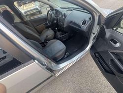 Usata 2005 Ford Fiesta Zetec Tre volumi | 1700 € (Buon prezzo)