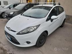Bianco Usata 2009 Ford Fiesta Titanium Tre volumi | 2500 € (Buon prezzo)