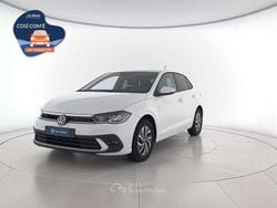 Pure white Usata 2023 VW Polo Life Tre volumi | 17.300 € (Buon prezzo)