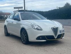 Bianco Usata 2011 Alfa Romeo Giulietta Tre volumi | 4800 € (Buon prezzo)