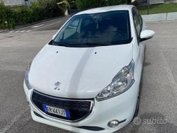Bianco Usata 2013 Peugeot 208 Due volumi | 5000 € (Buon prezzo)