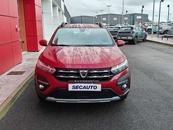 Rosso fusion Usata 2022 Dacia Sandero Comfort Tre volumi | 13.500 € (Buon prezzo)