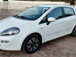 Bianco Usata 2014 Fiat Punto Lounge Due volumi | 4200 € (Buon prezzo)