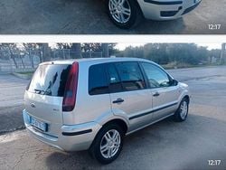Grigio Usata 2004 Ford Fusion Collection Tre volumi | 1650 € (Cara)