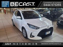 Bianco pastello Usata 2023 Toyota Yaris Active Tre volumi | 12.900 € (Ottimo prezzo)