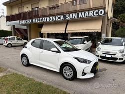 Bianco Usata 2022 Toyota Yaris Active Tre volumi | 14.900 € (Buon prezzo)