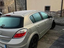 Usata 2005 Opel Astra Cosmo Tre volumi | 1200 €