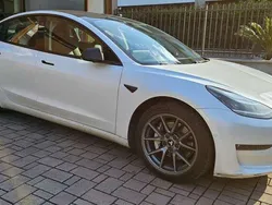 Bianco Usata 2020 Tesla Model 3 Long Range Tre volumi | 28.000 € (Buon prezzo)