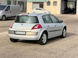 Grigio Usata 2004 Renault Mégane II Tre volumi | 1400 € (Buon prezzo)